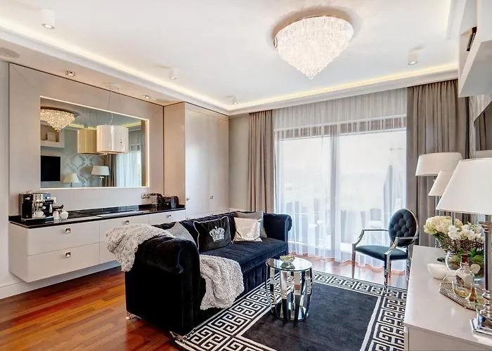 Diamonds Luxury Old Town Residence